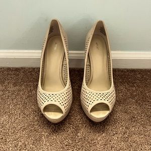Apt 9 Tan platform peep toe heels size 7 1/2.